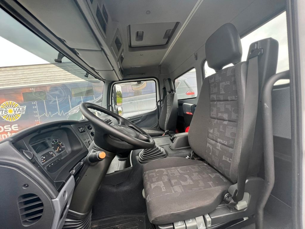 Interior photo 1: Cap tractor Mercedes-Benz Atego 1328 LS 4x2 + Diagnose Auflieger Mercedes-Benz Atego 1328 LS 4x2 + Diagnose Auflieger Interior photo 1: Cap tractor Mercedes-Benz Atego 1328 LS 4x2 + Diagnose Auflieger Mercedes-Benz Atego 1328 LS 4x2 + Diagnose Auflieger