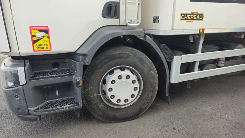 Renault D WIDE (LOCATION / RENT) - Camion frigider: Foto 4 Renault D WIDE (LOCATION / RENT) - Camion frigider: Foto 4