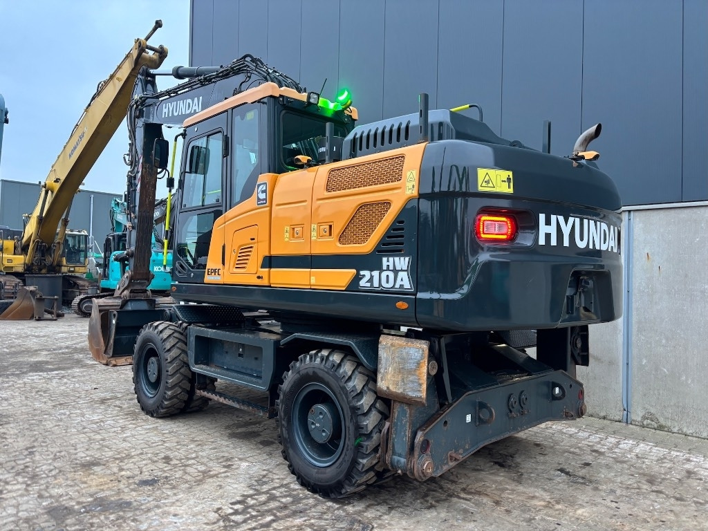 Hyundai HW 210 A - HW210 - R210W - HW180 - Excavator pe roţi: Foto 3 Hyundai HW 210 A - HW210 - R210W - HW180 - Excavator pe roţi: Foto 3