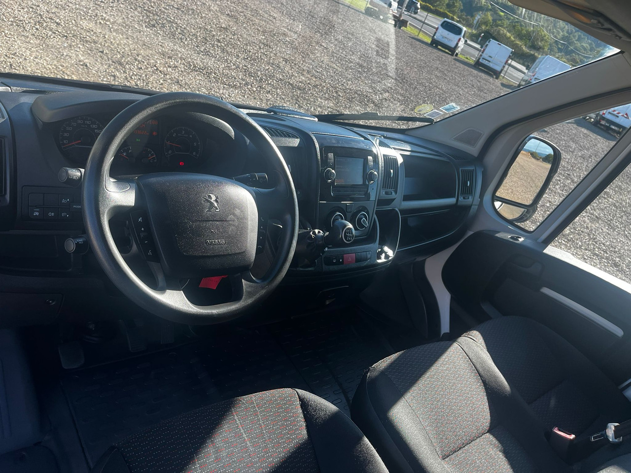 PEUGEOT Boxer III 2.2 HDI 120 L3H2 PREMIUM - Dubă: Foto 5 PEUGEOT Boxer III 2.2 HDI 120 L3H2 PREMIUM - Dubă: Foto 5