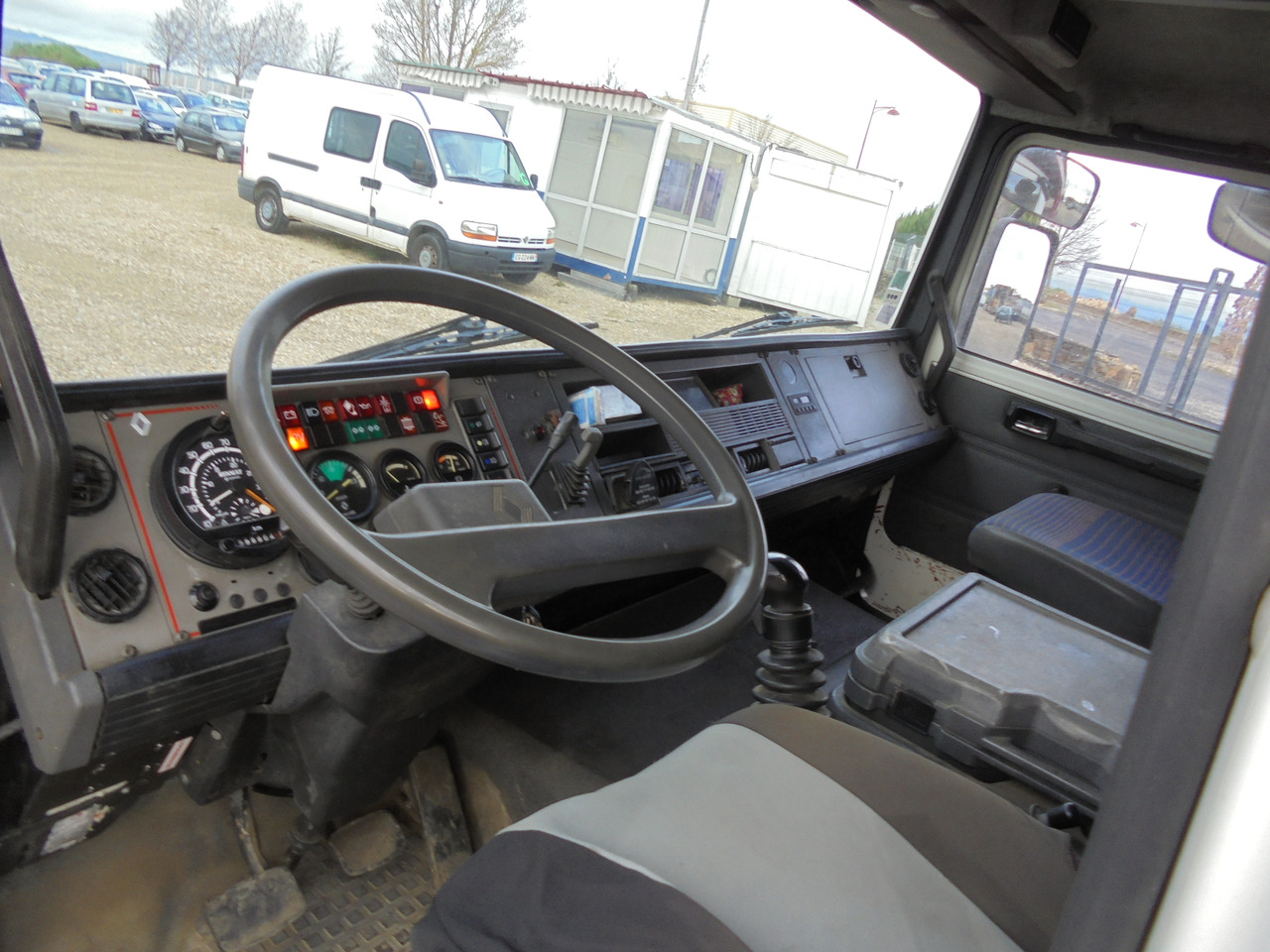 RENAULT GR 280 - Camion transport auto: Foto 5 RENAULT GR 280 - Camion transport auto: Foto 5