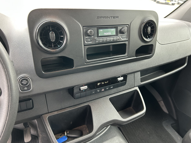 Mercedes-Benz Sprinter 515 1.9 CDI / 126 dkm / Box 4.4 mtr / Laadklep / APK 07-26 - Autoutilitară box: Foto 5 Mercedes-Benz Sprinter 515 1.9 CDI / 126 dkm / Box 4.4 mtr / Laadklep / APK 07-26 - Autoutilitară box: Foto 5