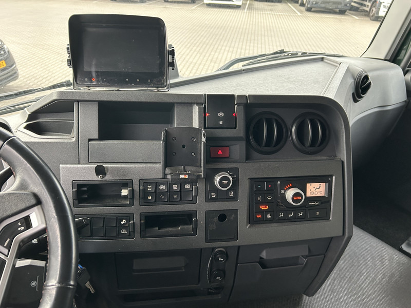 Renault T 380 Comfort / 820 dkm / Curtainside / Loadlift / APK TUV 02-26 - Camion cu prelată: Foto 5 Renault T 380 Comfort / 820 dkm / Curtainside / Loadlift / APK TUV 02-26 - Camion cu prelată: Foto 5