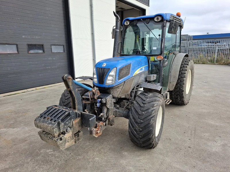 New Holland T 4040 F T4040F - Tractor agricol: Foto 3 New Holland T 4040 F T4040F - Tractor agricol: Foto 3