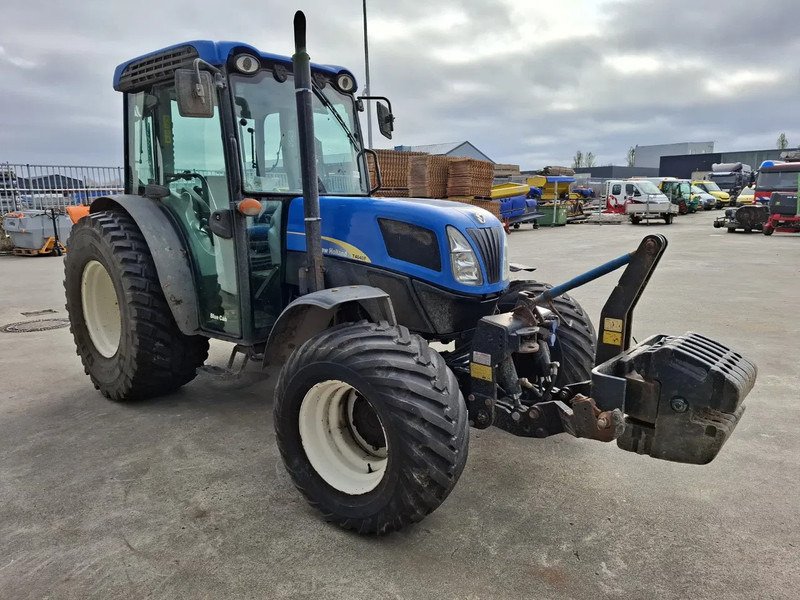 New Holland T 4040 F T4040F - Tractor agricol: Foto 5 New Holland T 4040 F T4040F - Tractor agricol: Foto 5