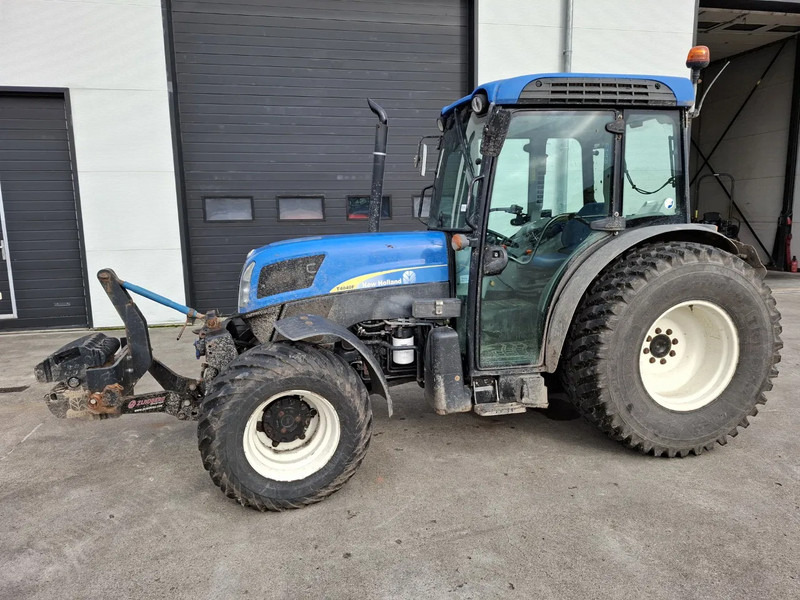 New Holland T 4040 F T4040F - Tractor agricol: Foto 2 New Holland T 4040 F T4040F - Tractor agricol: Foto 2