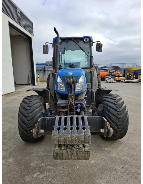 New Holland T 4040 F T4040F - Tractor agricol: Foto 4 New Holland T 4040 F T4040F - Tractor agricol: Foto 4