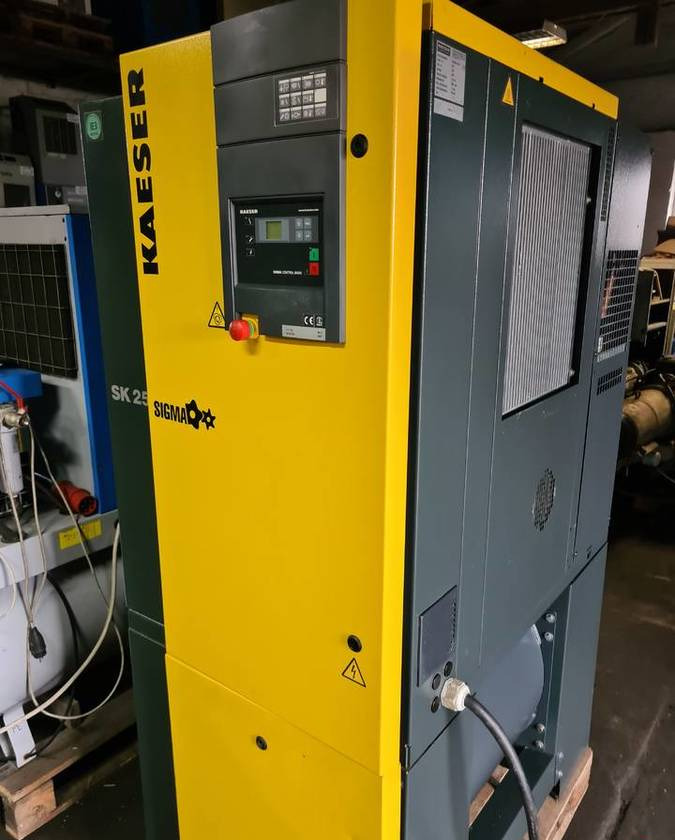 Kompresor śrubowy KAESER Aircenter SK25 15 kw - Compresor de aer: Foto 1 Kompresor śrubowy KAESER Aircenter SK25 15 kw - Compresor de aer: Foto 1