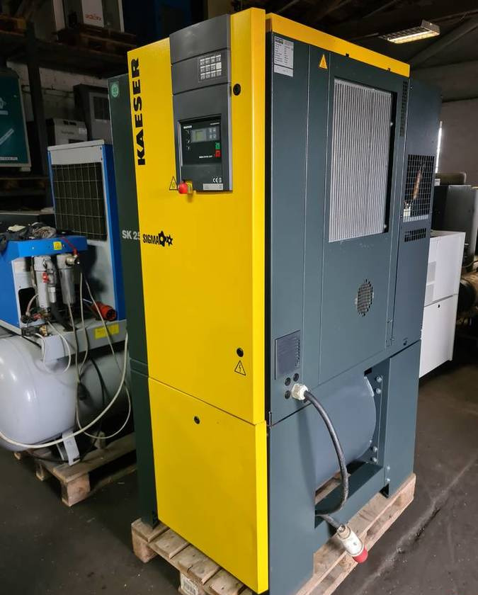 Kompresor śrubowy KAESER Aircenter SK25 15 kw - Compresor de aer: Foto 2 Kompresor śrubowy KAESER Aircenter SK25 15 kw - Compresor de aer: Foto 2