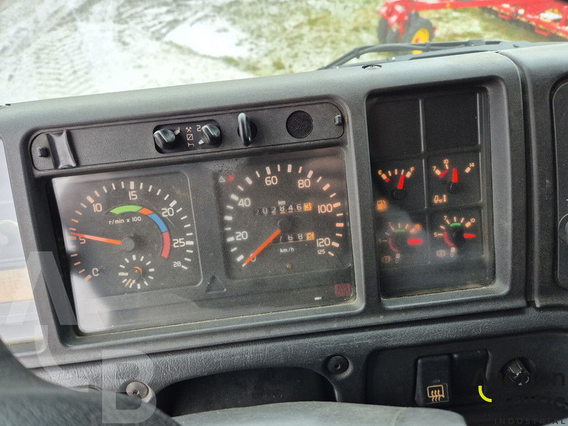 Cap tractor Volvo FH12: Foto 8