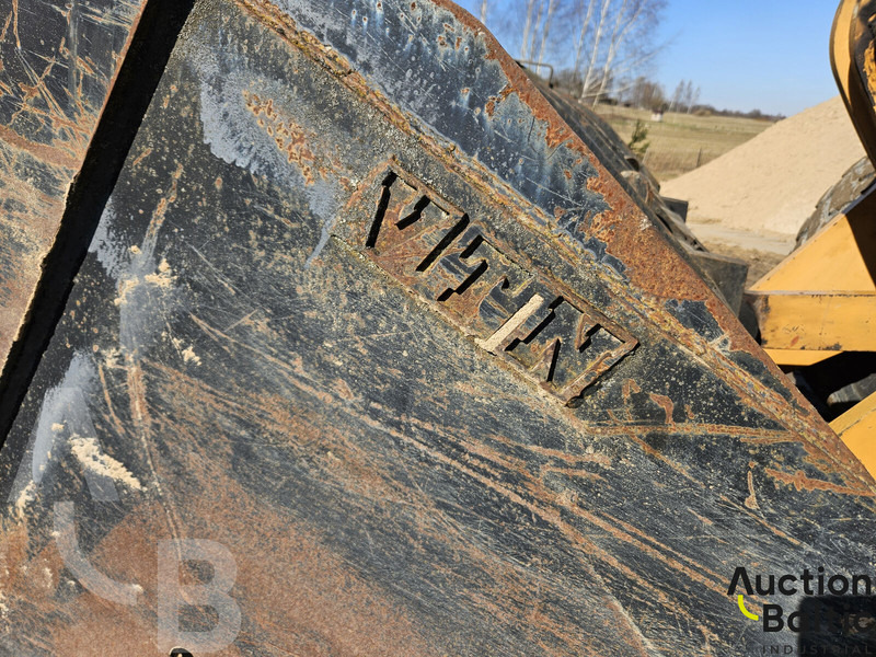 Încărcător frontal pe pneuri Case 821 F: Foto 20