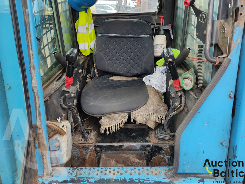 New Holland LS 185 B - Mini încărcător: Foto 5 New Holland LS 185 B - Mini încărcător: Foto 5