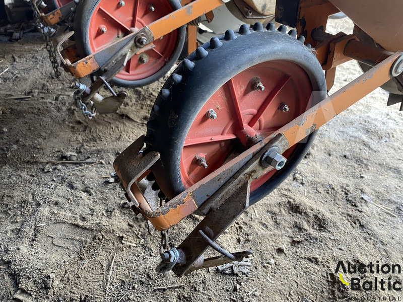 Semănătoare de precizie Schmotzer UD2012: Foto 13 Semănătoare de precizie Schmotzer UD2012: Foto 13