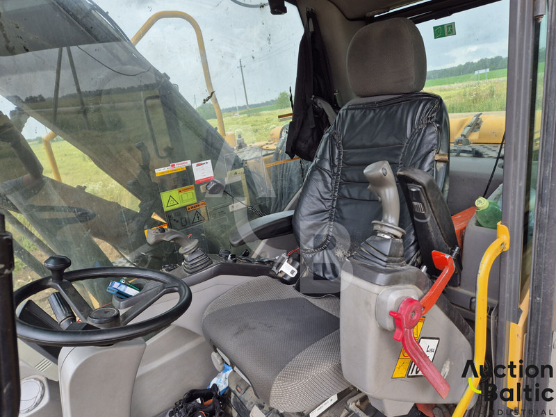 Excavator pe roţi Volvo EW 140 C: Foto 8