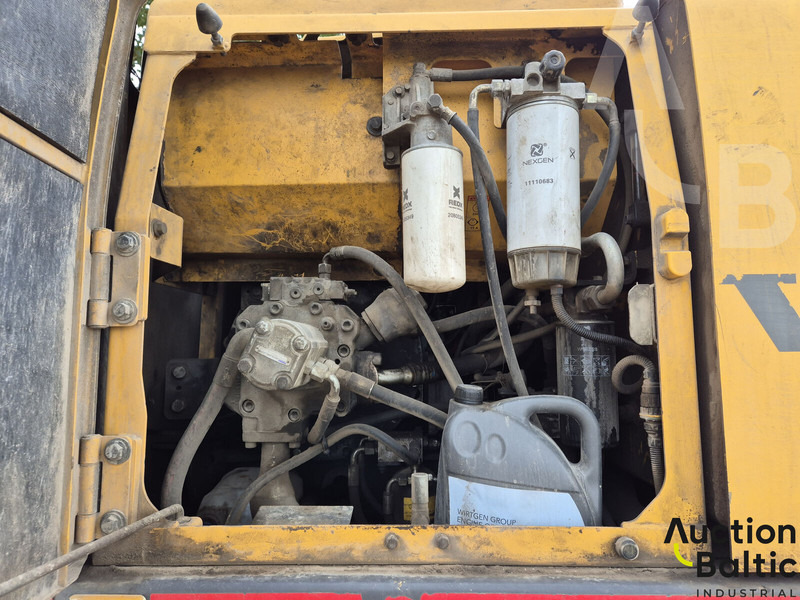 Excavator pe roţi Volvo EW 140 C: Foto 17