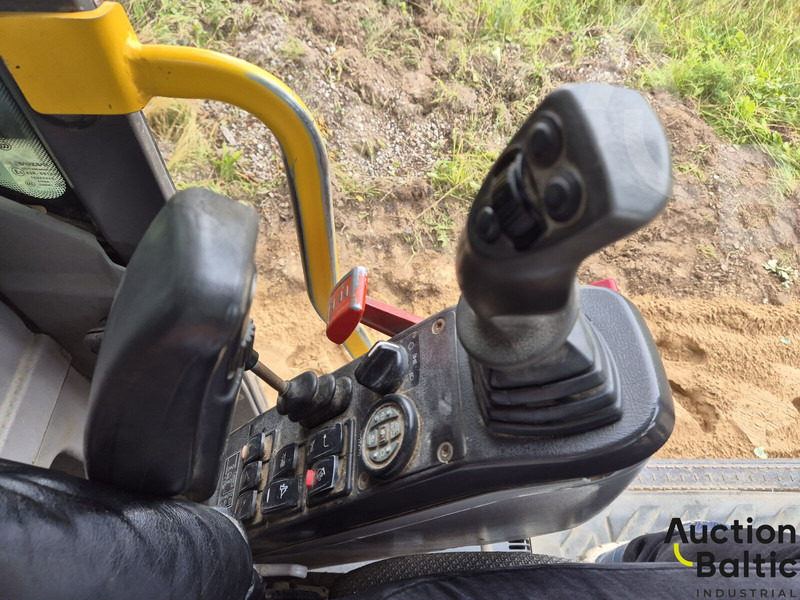 Excavator pe roţi Volvo EW 140 C: Foto 14