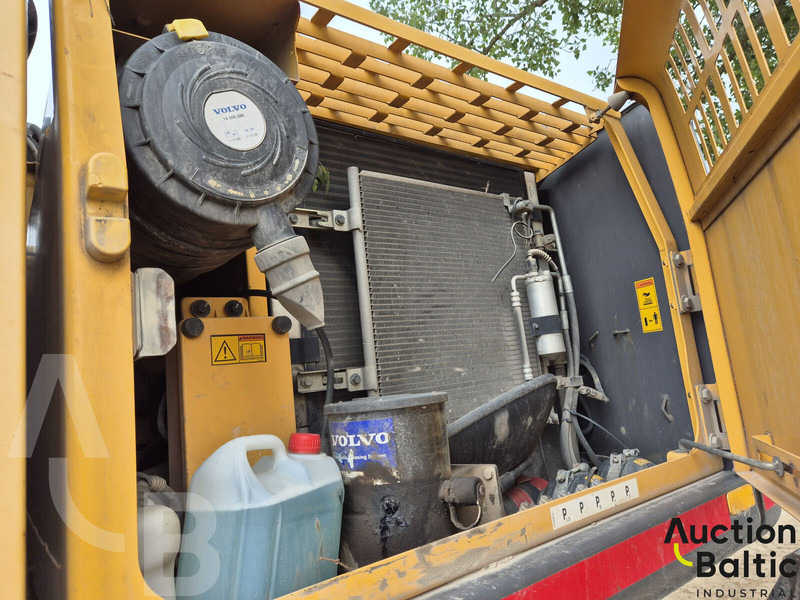 Excavator pe roţi Volvo EW 140 C: Foto 16