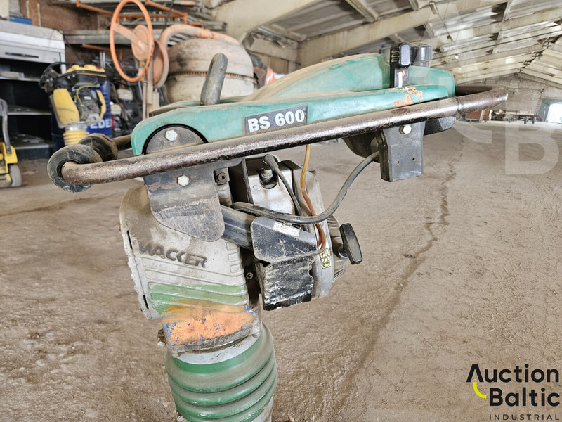 Wacker BS600 - Placă compactoare: Foto 4 Wacker BS600 - Placă compactoare: Foto 4