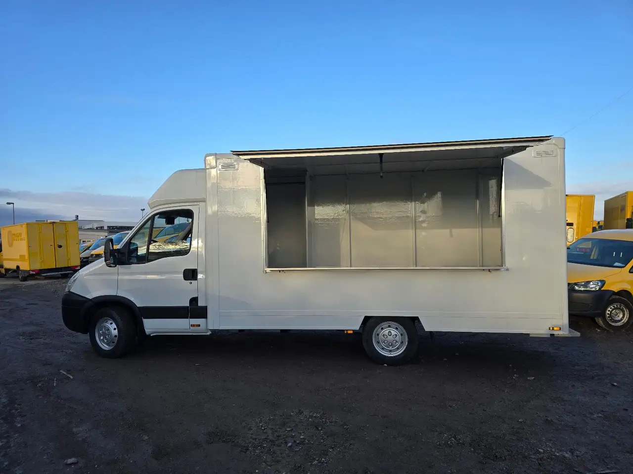 Iveco C30C/ FOODTRUCK/ Daily - Autorulota comerciala: Foto 2 Iveco C30C/ FOODTRUCK/ Daily - Autorulota comerciala: Foto 2