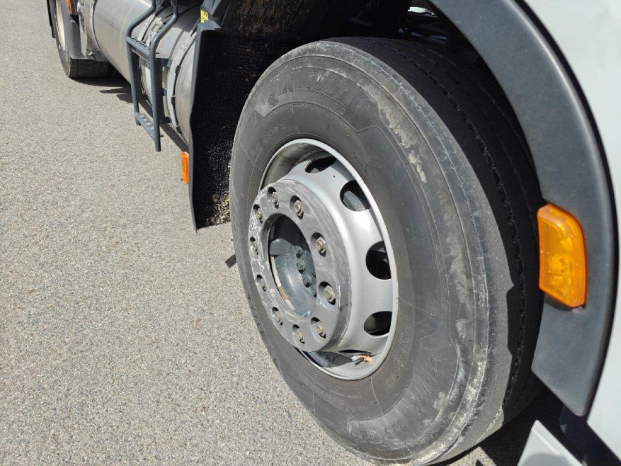 IVECO S-Way AS440S46T/P2LNG Euro6 Intarder Klima - Cap tractor: Foto 3 IVECO S-Way AS440S46T/P2LNG Euro6 Intarder Klima - Cap tractor: Foto 3