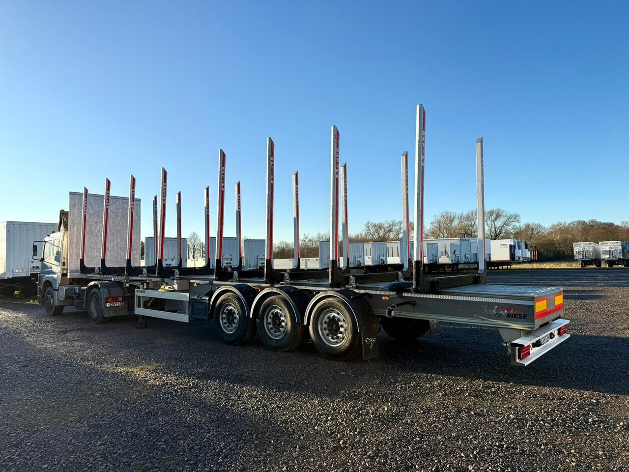 Benalu Timberliner Holzauflieger mit Schemel und Rungen - Semiremorcă transport busteni: Foto 3 Benalu Timberliner Holzauflieger mit Schemel und Rungen - Semiremorcă transport busteni: Foto 3