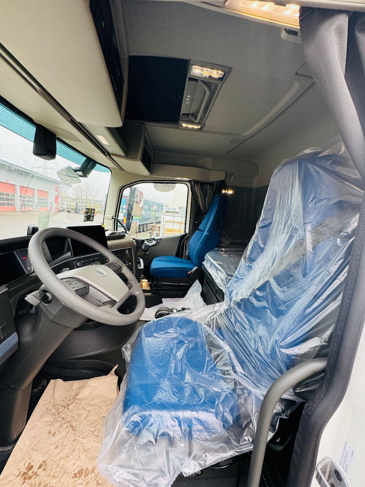 Volvo FH 500 8x4 Kran F710 RA2.27 Jib & Winde Sofort - Camion, Camion cu macara: Foto 5 Volvo FH 500 8x4 Kran F710 RA2.27 Jib & Winde Sofort - Camion, Camion cu macara: Foto 5