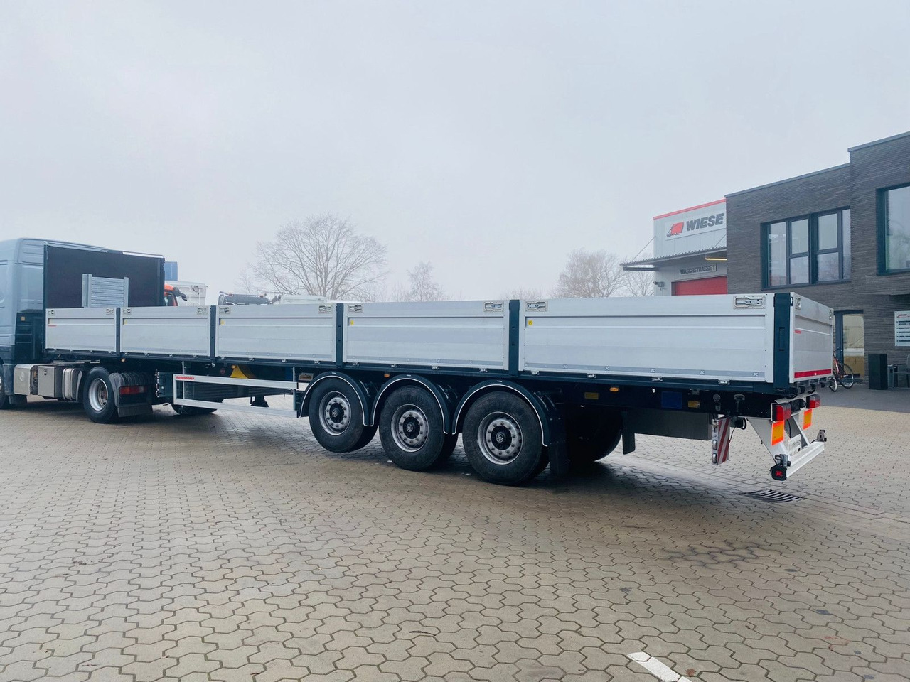 Kässbohrer Bordwandauflieger Twistlocks - Semiremorcă platformă: Foto 3 Kässbohrer Bordwandauflieger Twistlocks - Semiremorcă platformă: Foto 3