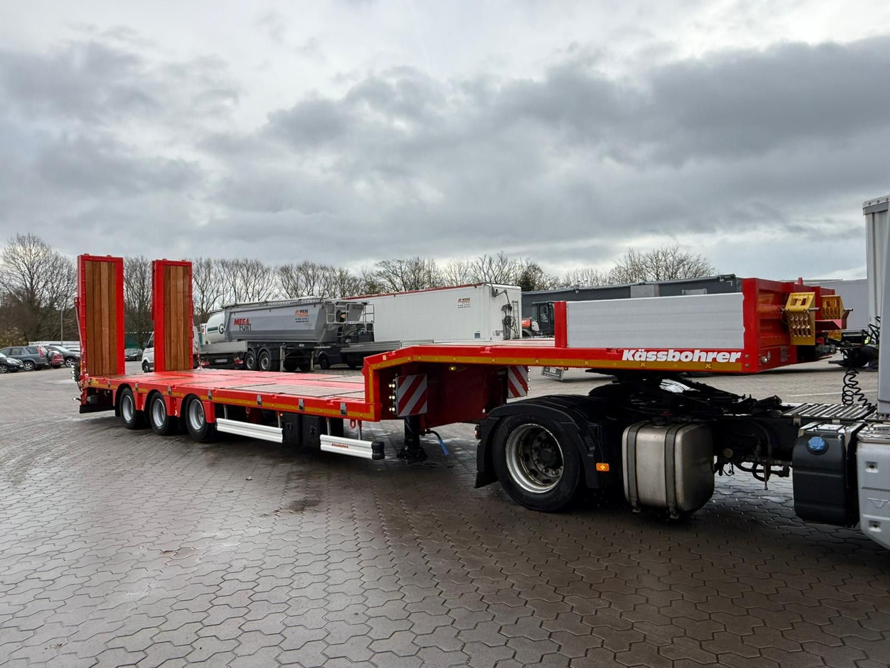 Kässbohrer K.SLS 3 / 0N 18/30 Tieflader mit hydr. Rampen - Semiremorcă transport agabaritic: Foto 4 Kässbohrer K.SLS 3 / 0N 18/30 Tieflader mit hydr. Rampen - Semiremorcă transport agabaritic: Foto 4