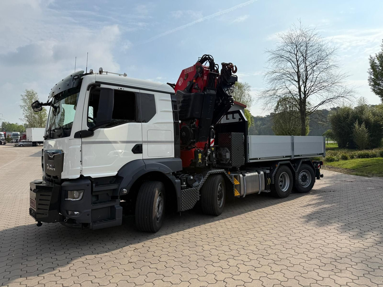 MAN 35.520 8x4 Kran Fassi F800, OHNE ABSTÜTZÜBERWACH - Camion platformă, Camion cu macara: Foto 2 MAN 35.520 8x4 Kran Fassi F800, OHNE ABSTÜTZÜBERWACH - Camion platformă, Camion cu macara: Foto 2