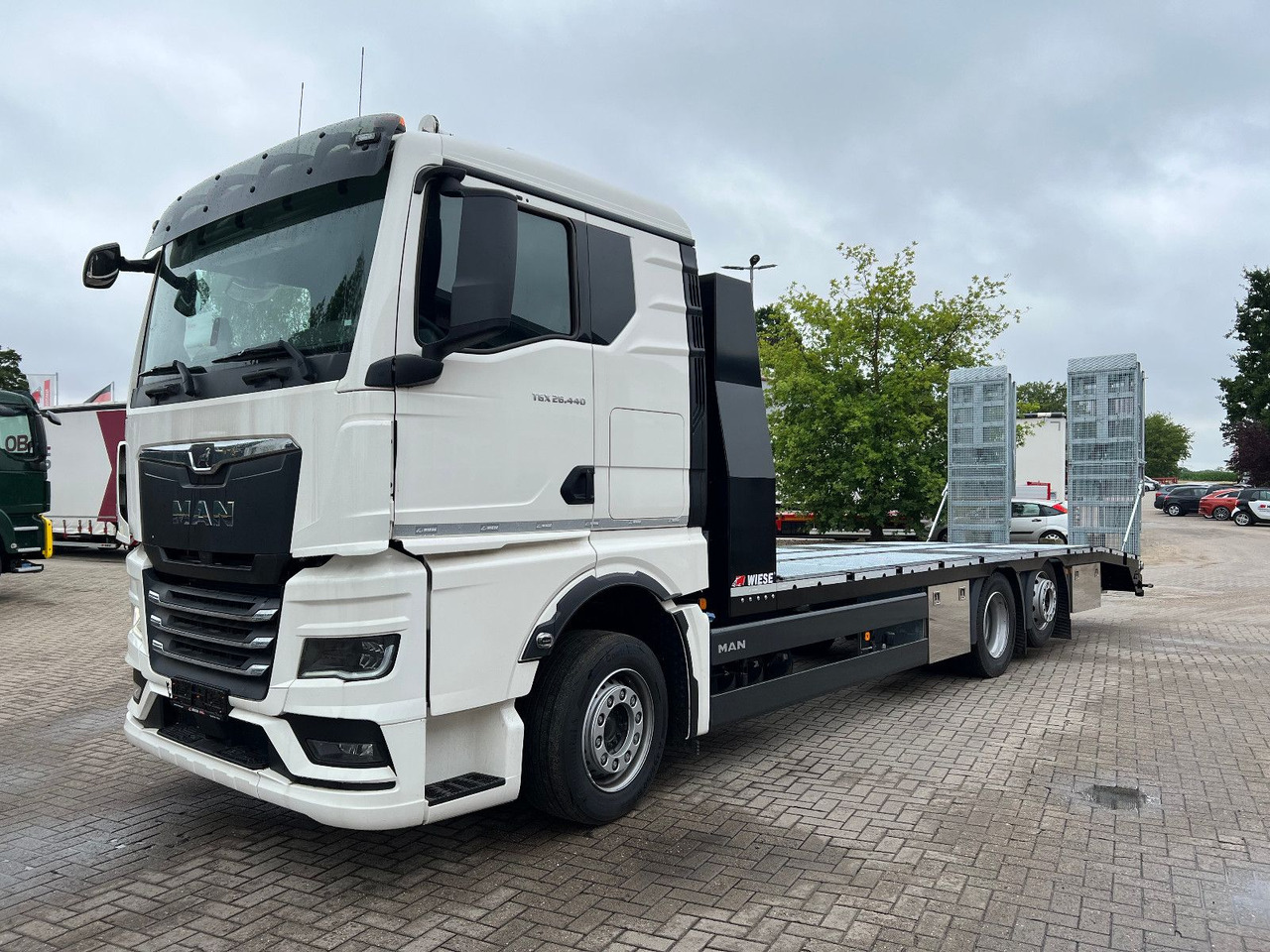 MAN Baumaschinen- Arbeitsbühnentransporter Rampen - Maşină de tractare: Foto 3 MAN Baumaschinen- Arbeitsbühnentransporter Rampen - Maşină de tractare: Foto 3