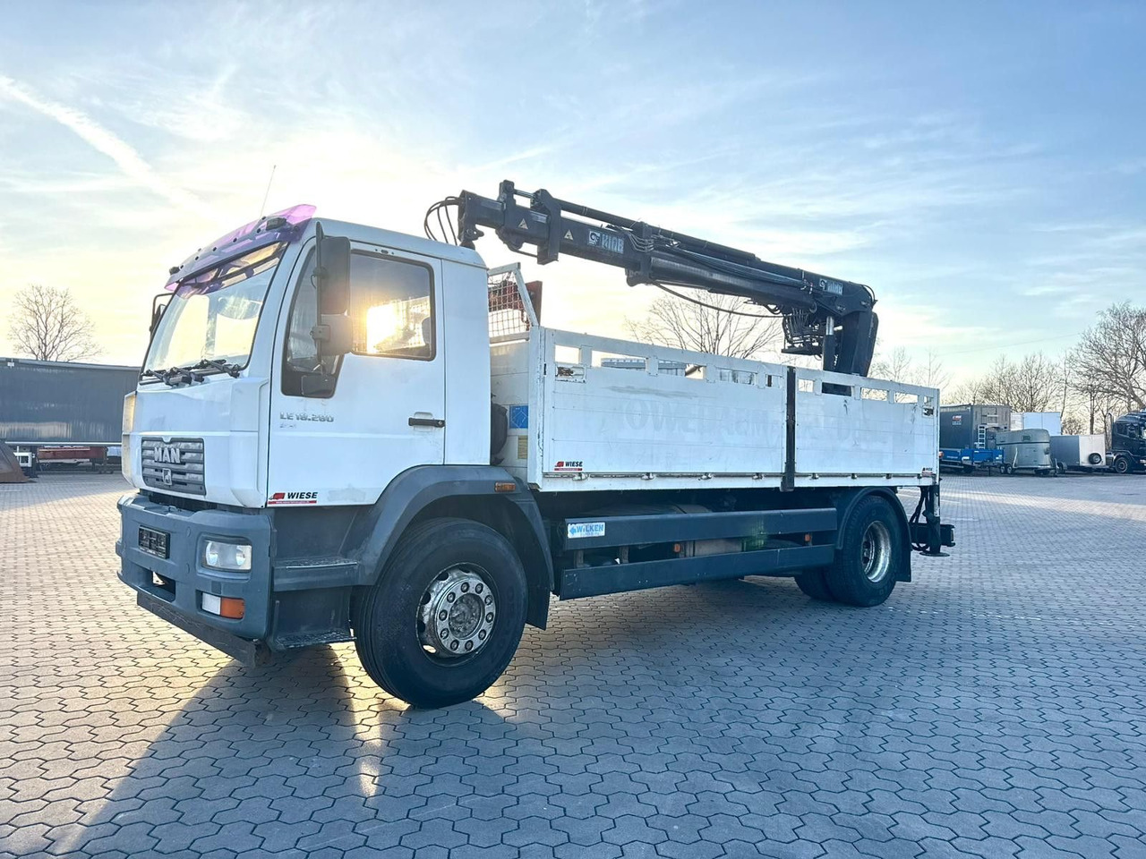 MAN LE 18.280 Pritsche mit HIAB 133 K PRO/HIPRO Kran - Camion cu macara: Foto 2 MAN LE 18.280 Pritsche mit HIAB 133 K PRO/HIPRO Kran - Camion cu macara: Foto 2