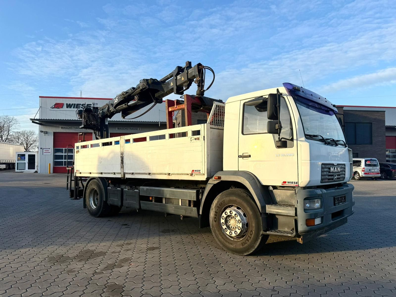 MAN LE 18.280 Pritsche mit HIAB 133 K PRO/HIPRO Kran - Camion platformă, Camion cu macara: Foto 1 MAN LE 18.280 Pritsche mit HIAB 133 K PRO/HIPRO Kran - Camion platformă, Camion cu macara: Foto 1
