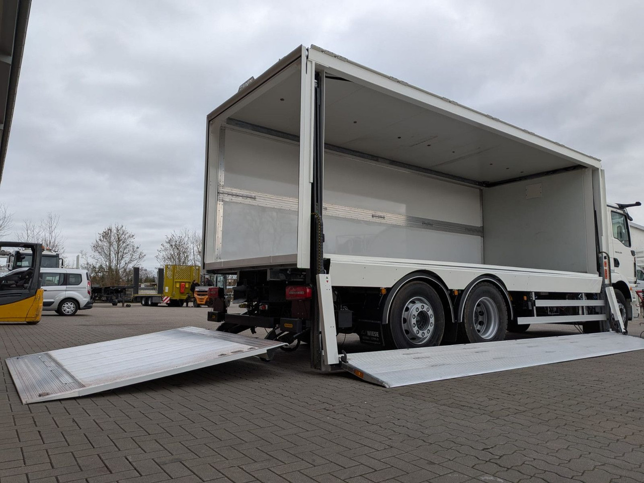 MAN TGM 26.320 6x2/4 Getränkefahrzeug Wingliner LBW - Camion pentru transportul băuturilor: Foto 2 MAN TGM 26.320 6x2/4 Getränkefahrzeug Wingliner LBW - Camion pentru transportul băuturilor: Foto 2