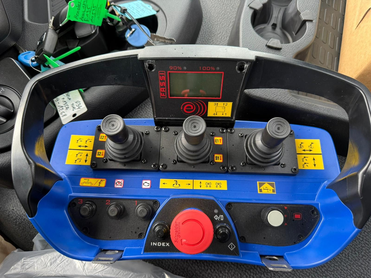 Mercedes-Benz Arocs 1835 4x4 Allrad Fassi F135 Kran Kipper în leasing Mercedes-Benz Arocs 1835 4x4 Allrad Fassi F135 Kran Kipper: Foto 15 Mercedes-Benz Arocs 1835 4x4 Allrad Fassi F135 Kran Kipper în leasing Mercedes-Benz Arocs 1835 4x4 Allrad Fassi F135 Kran Kipper: Foto 15