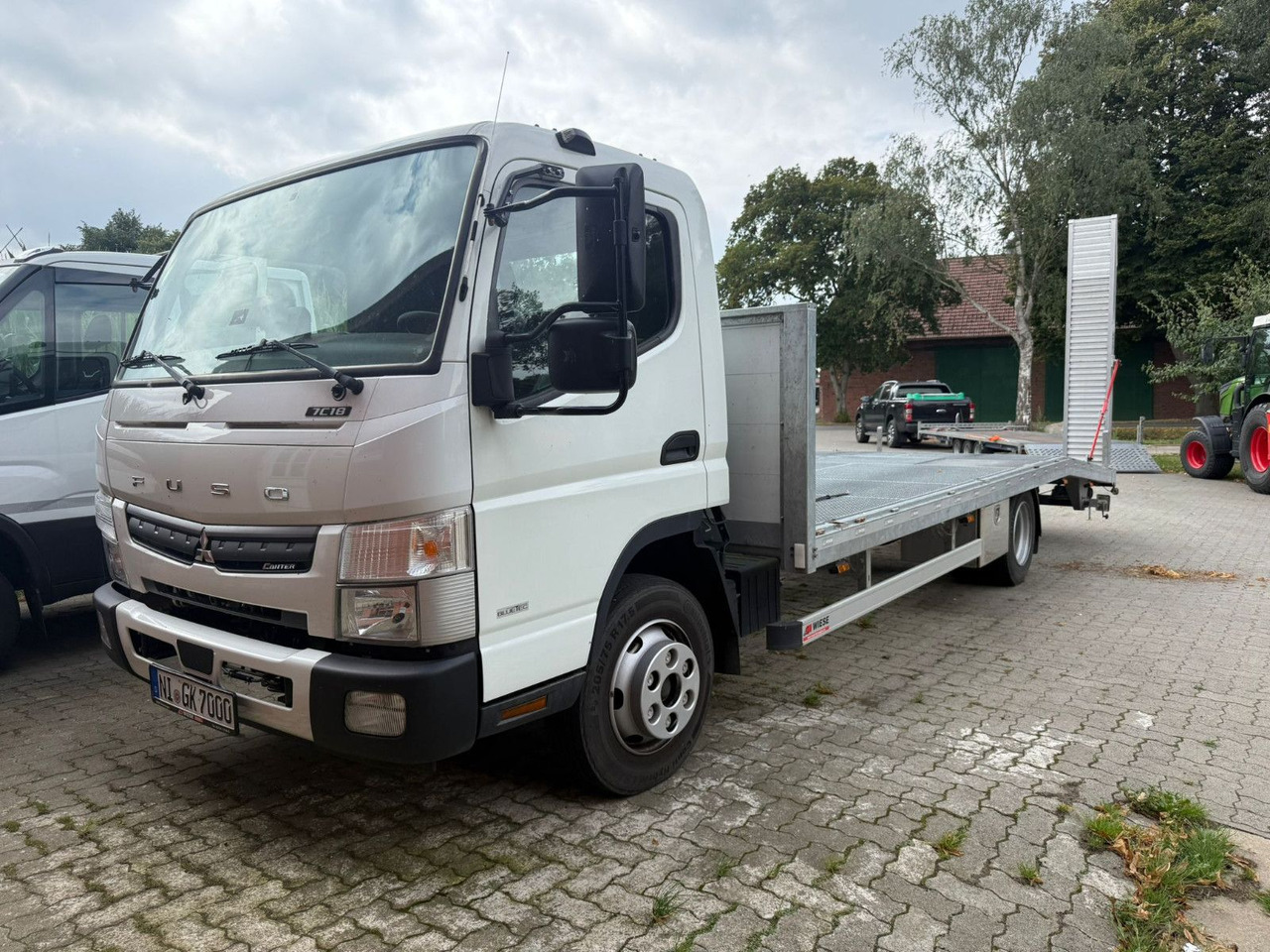 Mitsubishi Fuso Canter 7C18 Arbeitsbühnentransporter - Maşină de tractare: Foto 1 Mitsubishi Fuso Canter 7C18 Arbeitsbühnentransporter - Maşină de tractare: Foto 1