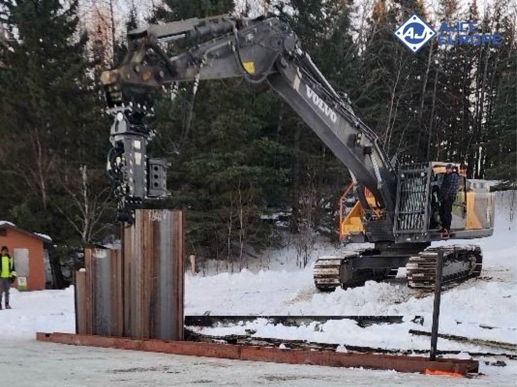 AJCE EUROPE AVH40ST Vibro Hammer Sheet Pile Driver - Sonetă: Foto 2 AJCE EUROPE AVH40ST Vibro Hammer Sheet Pile Driver - Sonetă: Foto 2