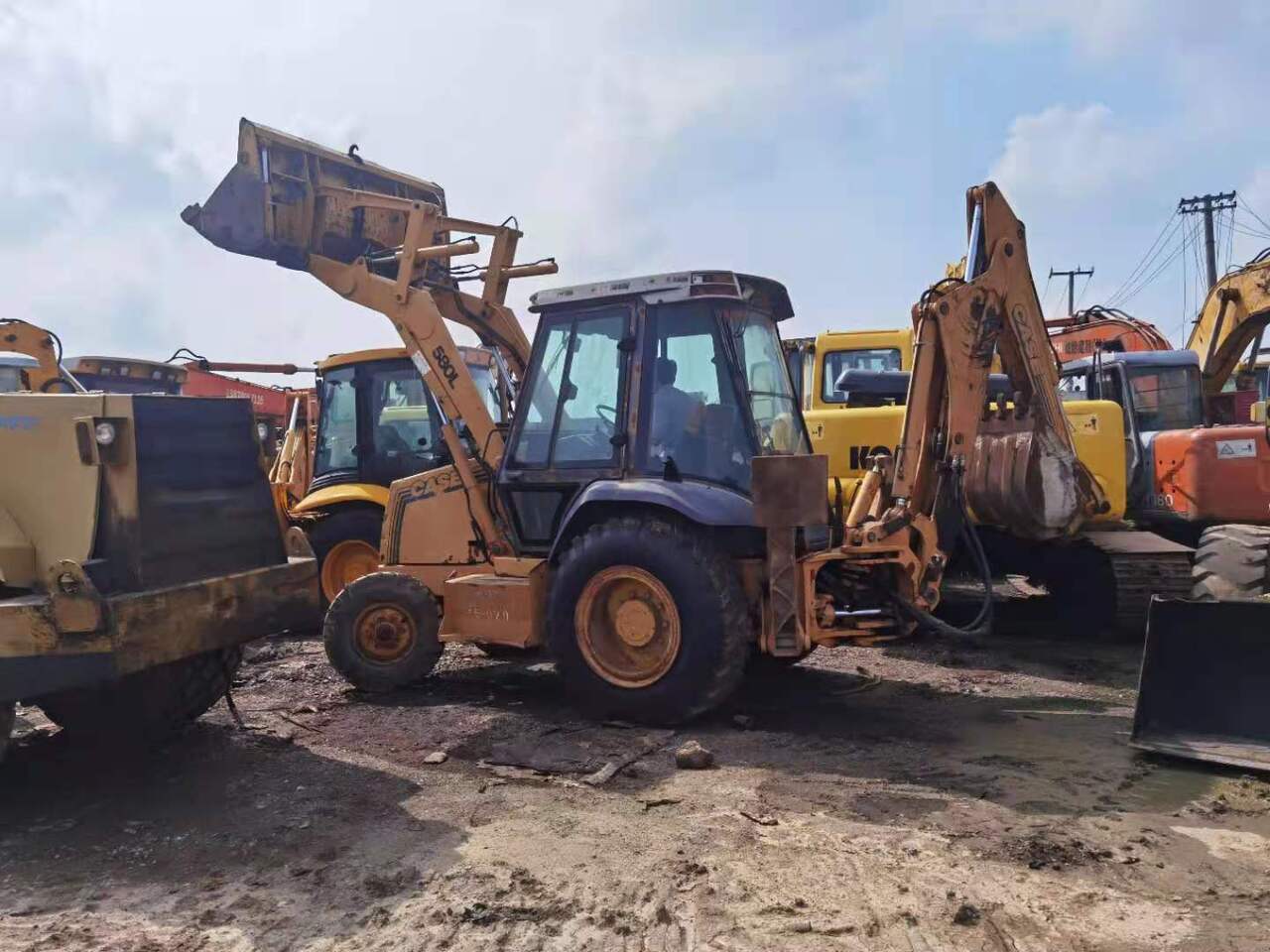 CASE 580L - Buldoexcavator: Foto 1 CASE 580L - Buldoexcavator: Foto 1