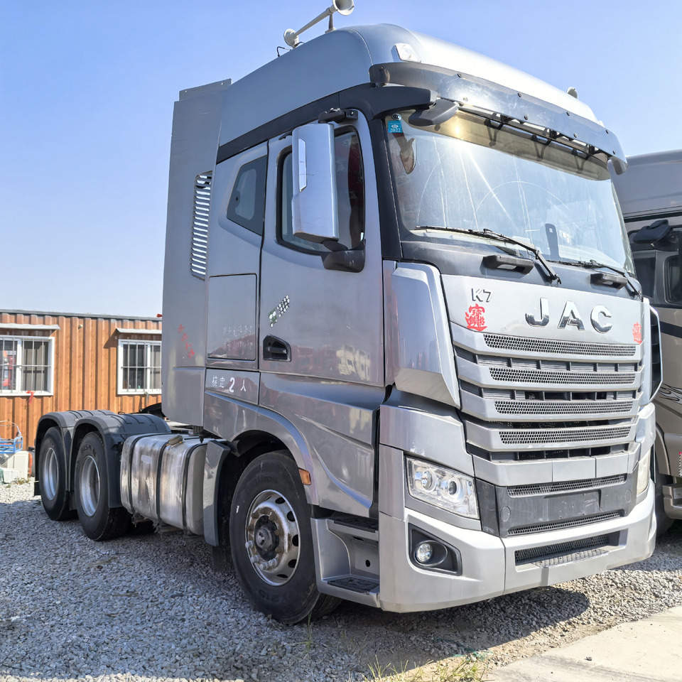 JAC 6x4 K7 - Cap tractor: Foto 2 JAC 6x4 K7 - Cap tractor: Foto 2