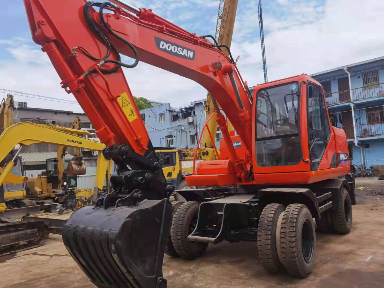 DOOSAN DH150W-7 - Excavator pe roţi: Foto 3 DOOSAN DH150W-7 - Excavator pe roţi: Foto 3