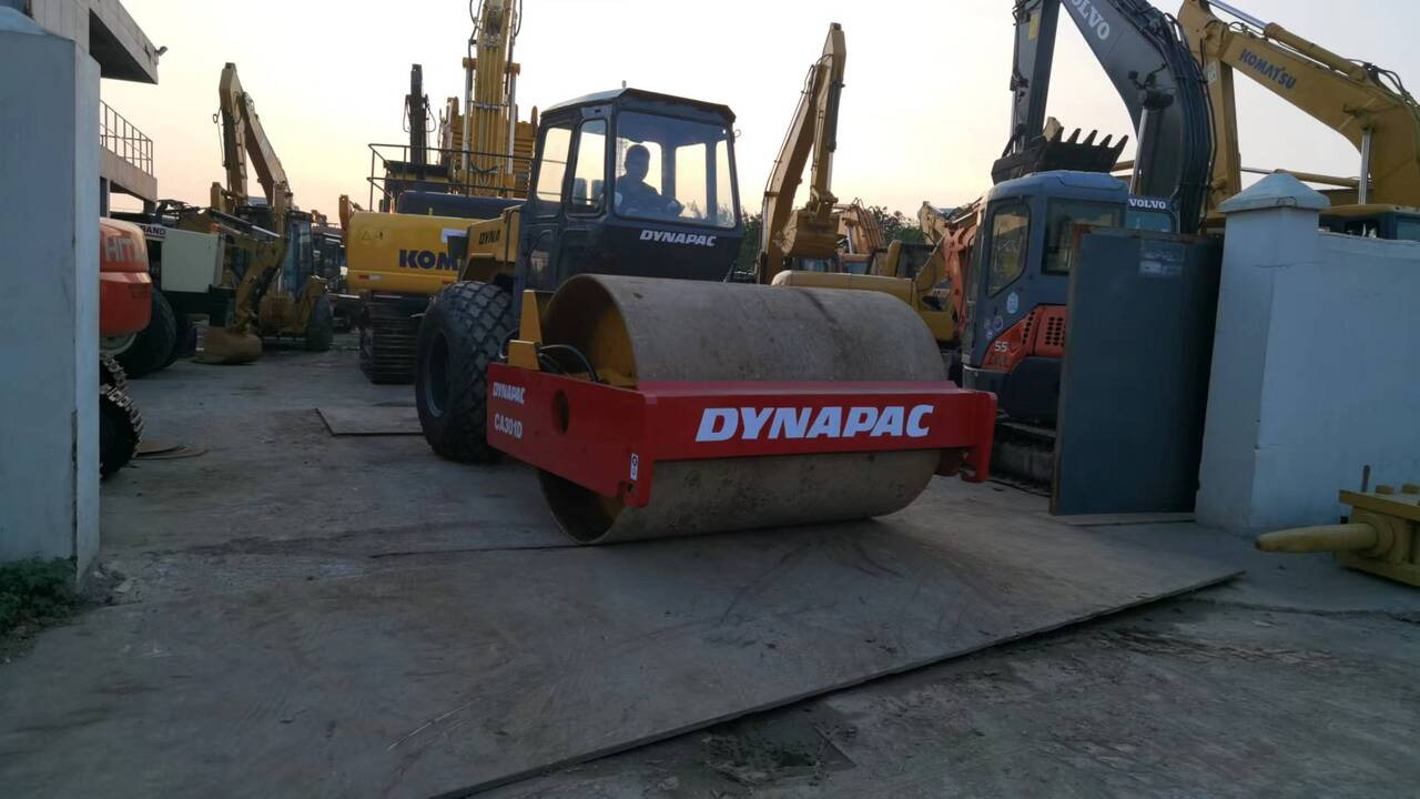 DYNAPAC CA301D - Cilindru compactor: Foto 5 DYNAPAC CA301D - Cilindru compactor: Foto 5