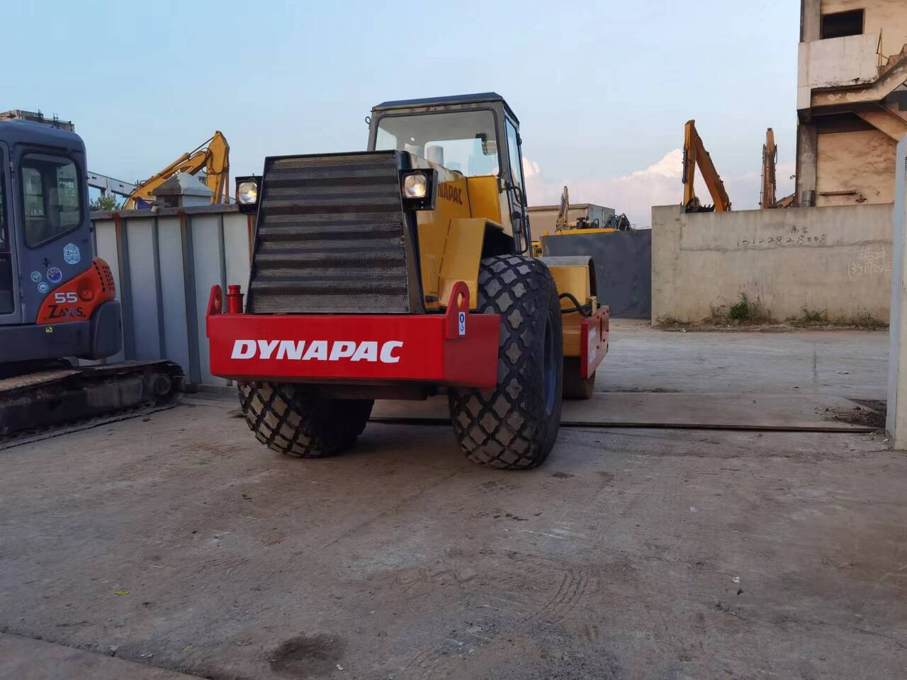 DYNAPAC CA301D - Cilindru compactor: Foto 3 DYNAPAC CA301D - Cilindru compactor: Foto 3