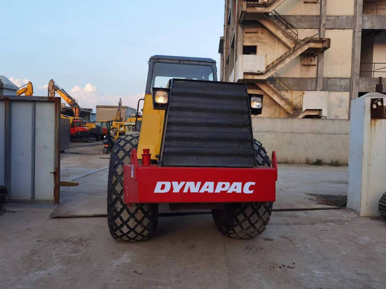DYNAPAC CA301D - Cilindru compactor: Foto 2 DYNAPAC CA301D - Cilindru compactor: Foto 2