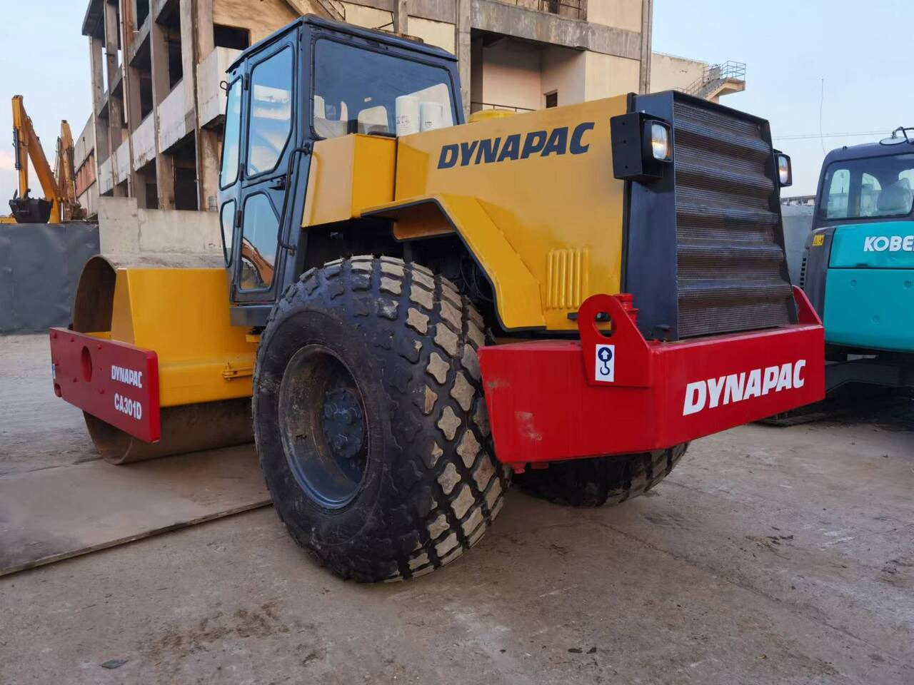 DYNAPAC CA301D - Cilindru compactor: Foto 1 DYNAPAC CA301D - Cilindru compactor: Foto 1