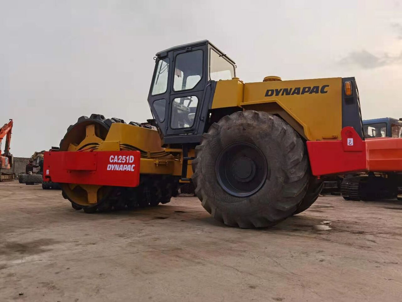 Dynapac CA251D - Cilindru compactor: Foto 3 Dynapac CA251D - Cilindru compactor: Foto 3