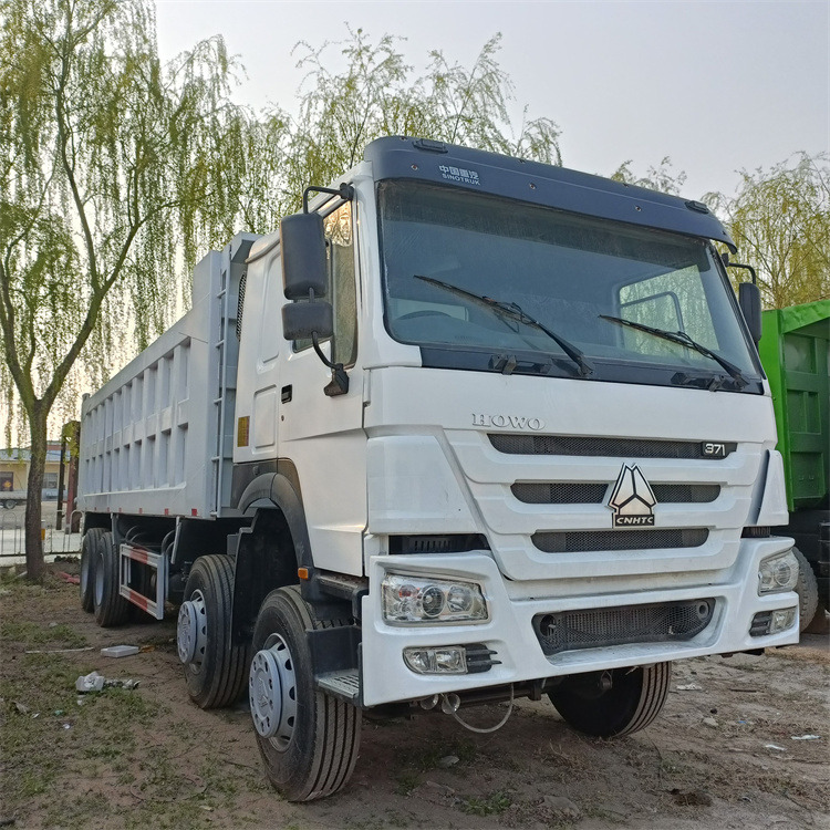 HOWO 8x4 371hp-White -tipper - Camion basculantă: Foto 4 HOWO 8x4 371hp-White -tipper - Camion basculantă: Foto 4