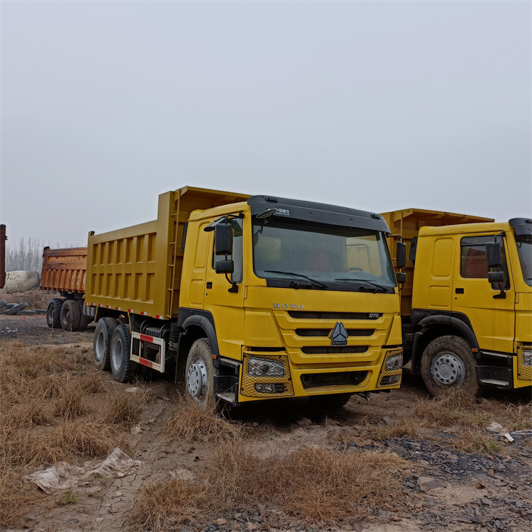 HOWO HOWO 6x4 375 -Yellow - Camion basculantă: Foto 2 HOWO HOWO 6x4 375 -Yellow - Camion basculantă: Foto 2