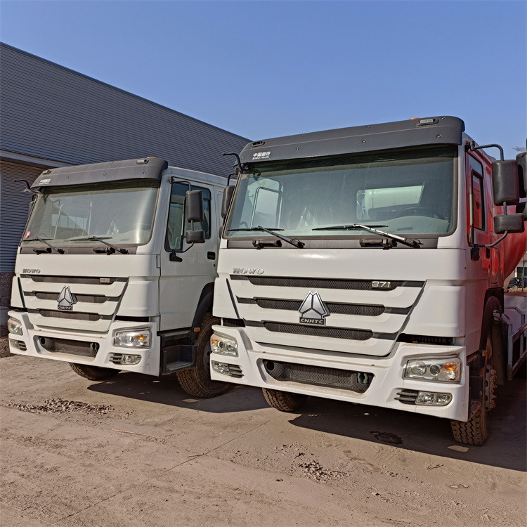 HOWO HOWO-mixer pump truck - Autobetonieră cu pompă: Foto 4 HOWO HOWO-mixer pump truck - Autobetonieră cu pompă: Foto 4