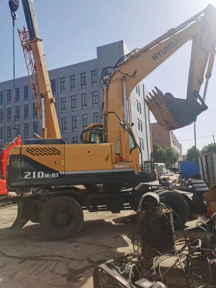 HYUNDAI R210W-9 - Excavator pe roţi: Foto 1 HYUNDAI R210W-9 - Excavator pe roţi: Foto 1