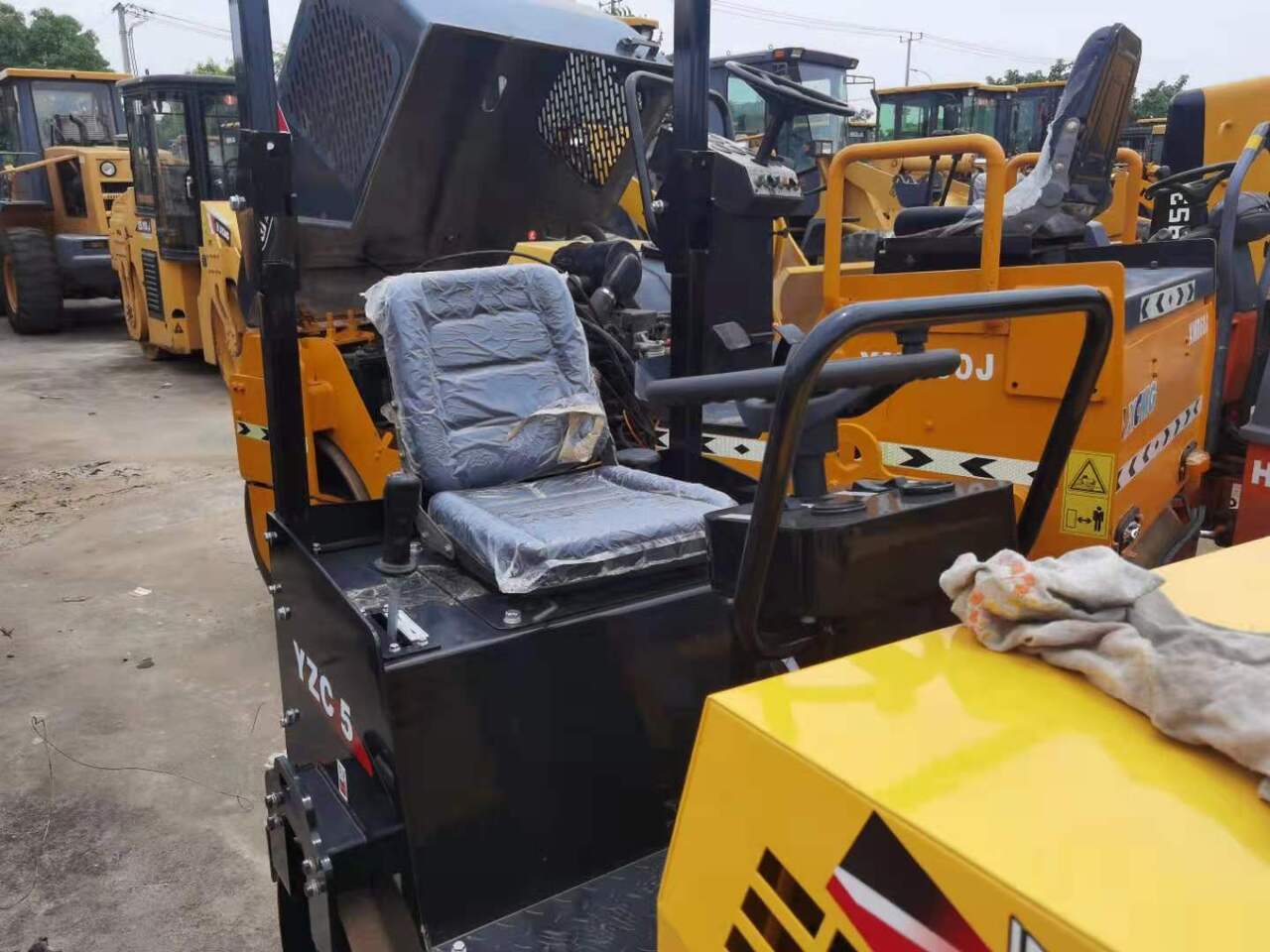 XCMG XCMG-YZC5 -roller - Cilindru compactor: Foto 4 XCMG XCMG-YZC5 -roller - Cilindru compactor: Foto 4