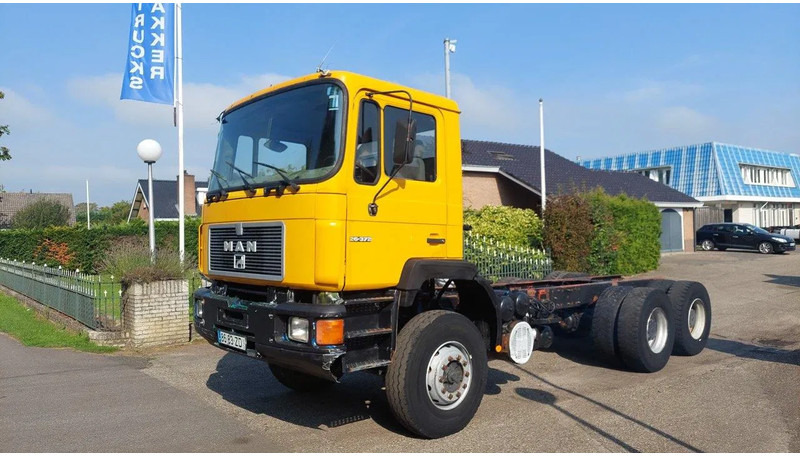 MAN 26.372 MANUAL ZF GEARBOX STEEL SUSPENSION 6X4 - Camion şasiu: Foto 1 MAN 26.372 MANUAL ZF GEARBOX STEEL SUSPENSION 6X4 - Camion şasiu: Foto 1